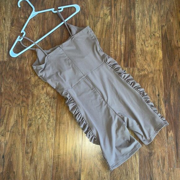 AKIRA "Thank You Next" Ruched Romper Small S - Picture 4 of 6